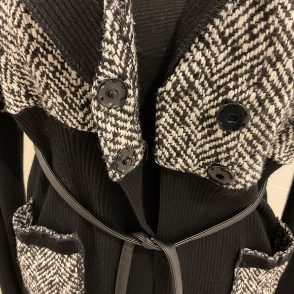 Linea Domani Mixed Media Sweater Jacket with Snap and belt. - Picture 4 of 8